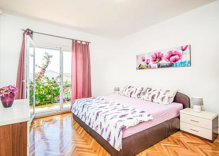 Antonia-2 By Interhome *